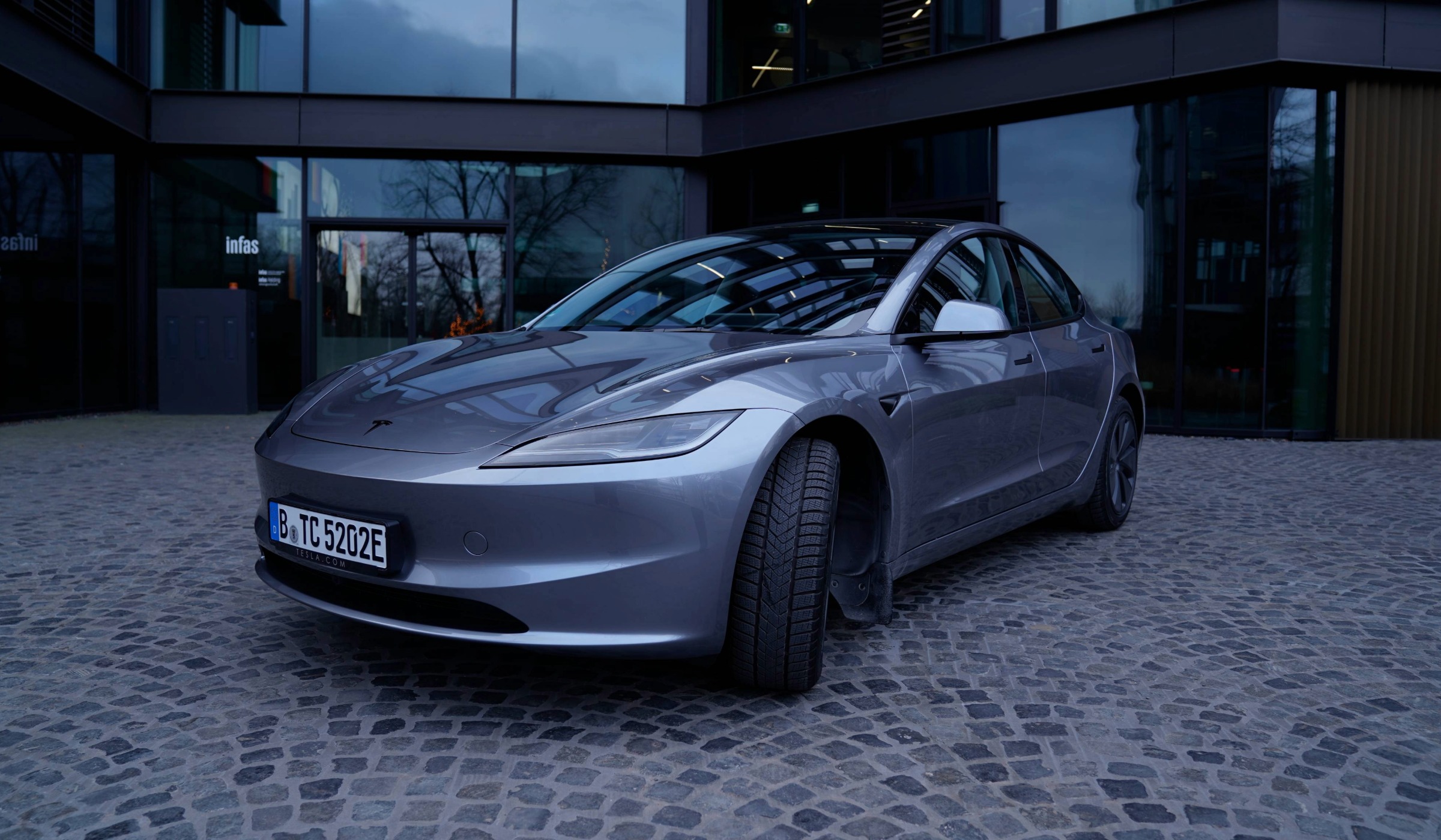 Tesla Model 3 Long Range RWD